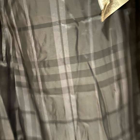 Burberry Black Abbeydale Down Puffer Coat
Small - Picture 8 of 16